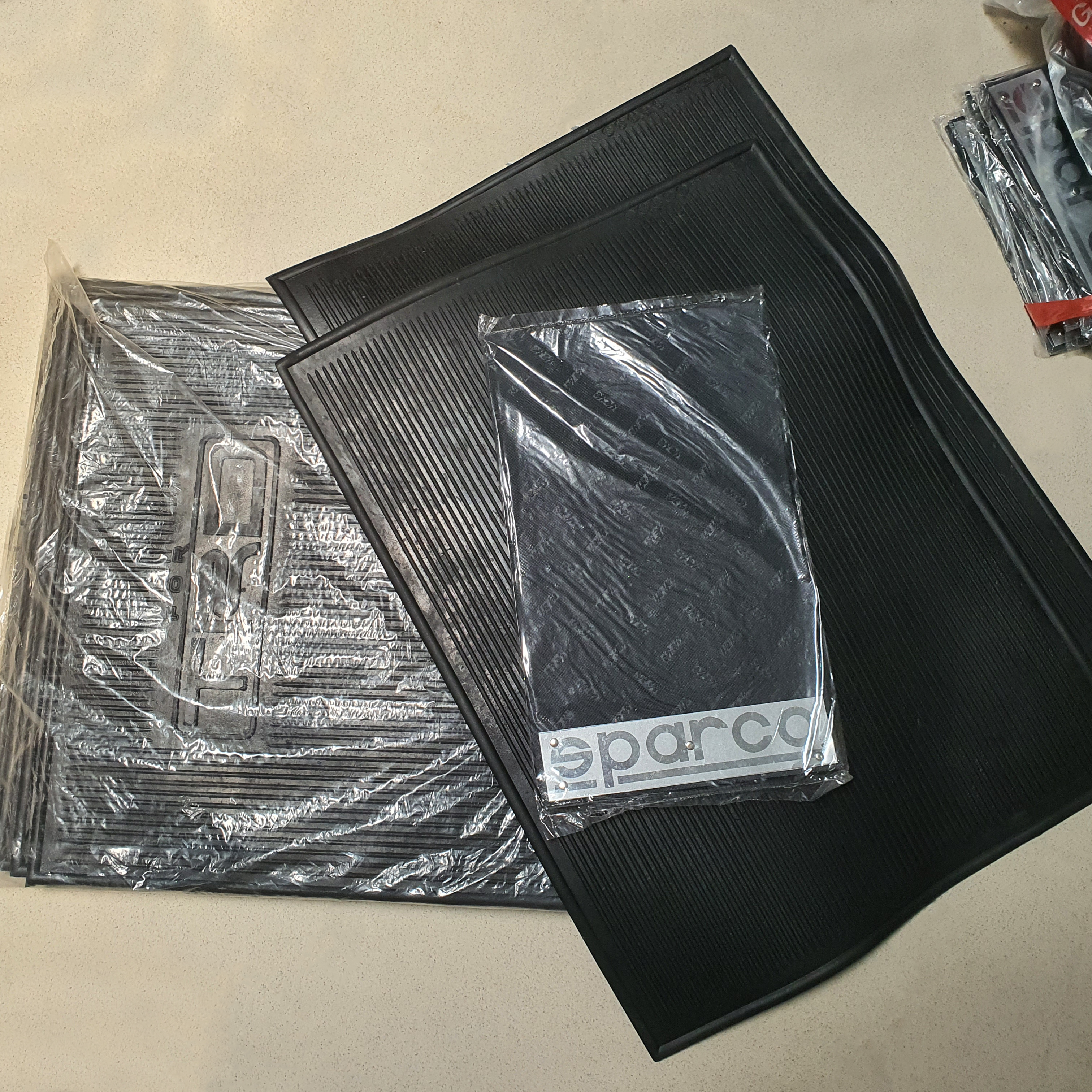 Karpet karet mobil
